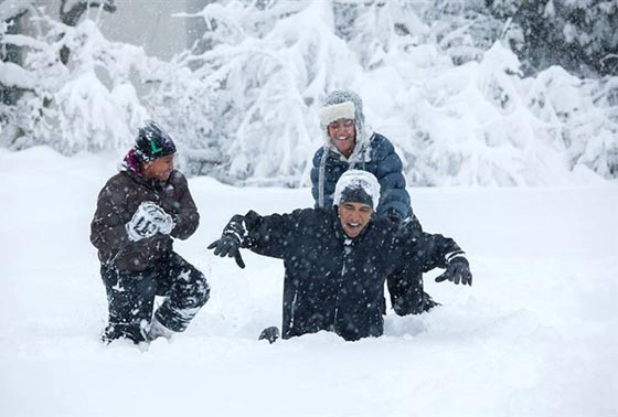 أجمل الصور الجماعية لأسرة اوباما منذ دخولها البيت الابيض صورة رقم 19