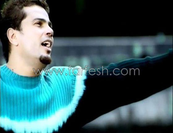 صور عمرو دياب في 5 اطلالات مختلفة قلده فيها الشباب صورة رقم 6