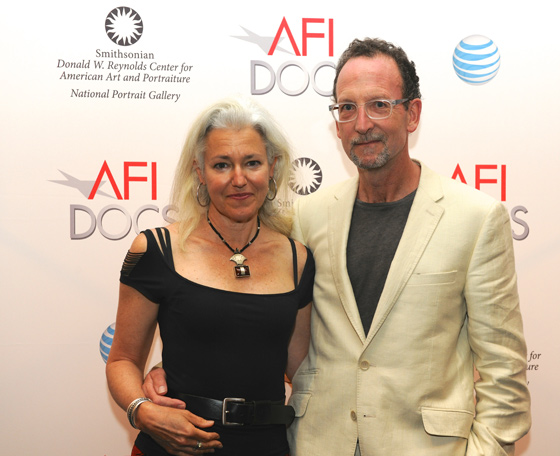 فيلم لدغة نيوبورغ يكشف عن الكثير من الاسرار والمستورات غير المسلم بها صورة رقم 2