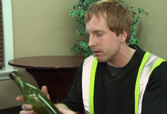 غواص يعثر على زجاجة بيرة أقدم من كندا.. شاهد الفيديو صورة رقم 5 غواص يعثر على زجاجة بيرة أقدم من كندا.. شاهد الفيديو صورة رقم 5