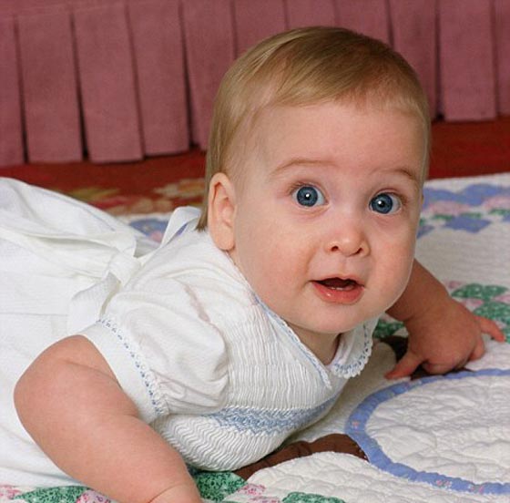 فيديو وصور الاميرة شارلوت ابنة الامير والدوقة كيت ميدلتون صورة رقم 8 فيديو وصور الاميرة شارلوت ابنة الامير والدوقة كيت ميدلتون صورة رقم 8