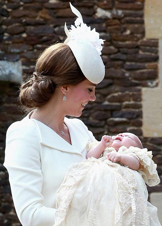 فيديو وصور الاميرة شارلوت ابنة الامير والدوقة كيت ميدلتون صورة رقم 4 فيديو وصور الاميرة شارلوت ابنة الامير والدوقة كيت ميدلتون صورة رقم 4