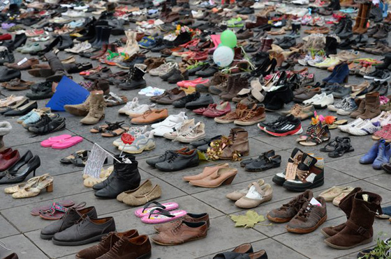 22 الف زوج من الاحذية في ساحة باريس احجاجا على قمة المناخ صورة رقم 4 22 الف زوج من الاحذية في ساحة باريس احجاجا على قمة المناخ صورة رقم 4