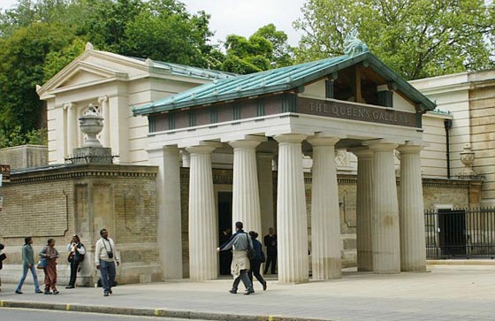 اختراق امني صارخ.. مدافعون عن حقوق الآباء يتسلقون سطح قصر باكنجهام صورة رقم 12 اختراق امني صارخ.. مدافعون عن حقوق الآباء يتسلقون سطح قصر باكنجهام صورة رقم 12