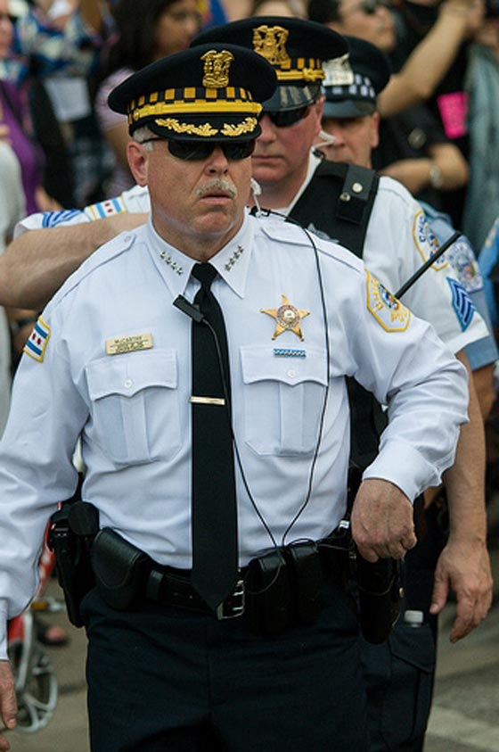 العنصرية مرض قتّال.. مصرع شاب اسود يطيح بقائد شرطة شيكاغو صورة رقم 4 العنصرية مرض قتّال.. مصرع شاب اسود يطيح بقائد شرطة شيكاغو صورة رقم 4