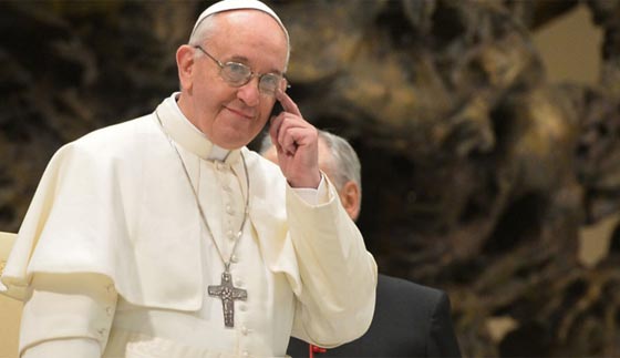 عادات غريبة جدا للمشاهير: الملكة تجمع الخفافيش ورئيس الوزراء يحب شد شعر الآخرين  صورة رقم 5