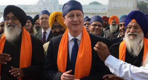 صور الرؤساء بازياء فولكلورية: الامير تشارلز بالزي السعودي وديفيد كاميرون بعمامة هندية صورة رقم 5 صور الرؤساء بازياء فولكلورية: الامير تشارلز بالزي السعودي وديفيد كاميرون بعمامة هندية صورة رقم 5