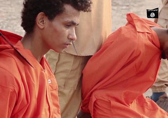 داعش يواصل فنون القتل وآخرها.. قلادة متفجرة في اعناق الحوثيين صورة رقم 7 داعش يواصل فنون القتل وآخرها.. قلادة متفجرة في اعناق الحوثيين صورة رقم 7