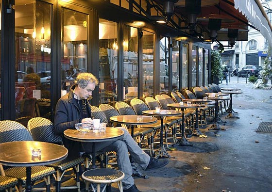 مقهى لا بون بيير الباريسي يعيد فتح ابوابه بعد الهجمات الدامية صورة رقم 3 مقهى لا بون بيير الباريسي يعيد فتح ابوابه بعد الهجمات الدامية صورة رقم 3