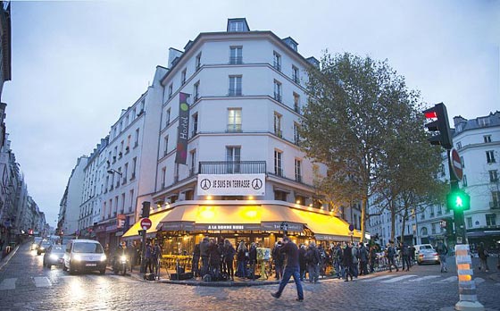 مقهى لا بون بيير الباريسي يعيد فتح ابوابه بعد الهجمات الدامية صورة رقم 4 مقهى لا بون بيير الباريسي يعيد فتح ابوابه بعد الهجمات الدامية صورة رقم 4