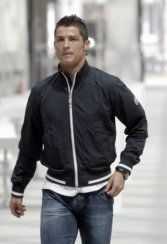 صور رونالدو مع الملاكم المغربي بدر هاري تثير شائعات بأنهما من المثليين! صورة رقم 5 صور رونالدو مع الملاكم المغربي بدر هاري تثير شائعات بأنهما من المثليين! صورة رقم 5