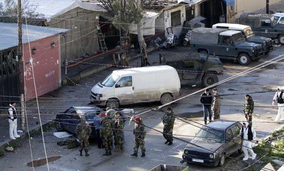 مطلوب يفجر نفسه اثناء مداهمة منزله بلبنان وسقوط قتلى من عائلته صورة رقم 2