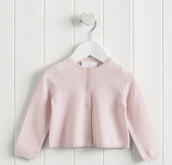 سر فستان الاميرة  شارلوت: اشترته مربيتها الاسبانية من مصممة مغمورة بـ 31 دولارا فقط! صورة رقم 7