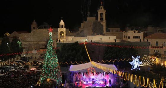 بيت لحم: شجرة الميلاد تشتعل نورا وسط اجراءات امنية غير مسبوقة صورة رقم 1