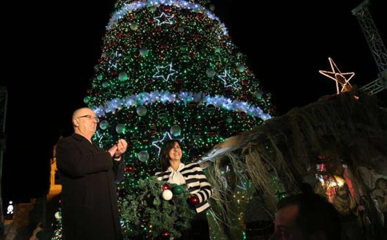 بيت لحم: شجرة الميلاد تشتعل نورا وسط اجراءات امنية غير مسبوقة صورة رقم 2