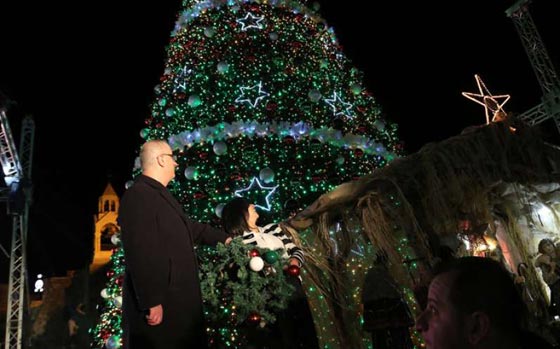 بيت لحم: شجرة الميلاد تشتعل نورا وسط اجراءات امنية غير مسبوقة صورة رقم 4