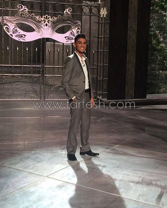 النجم الفلسطيني محمد عساف يغني لشاعر المقاومة محمود درويش  صورة رقم 5
