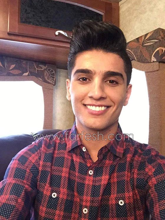 النجم الفلسطيني محمد عساف يغني لشاعر المقاومة محمود درويش  صورة رقم 3