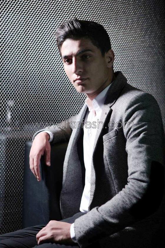 النجم الفلسطيني محمد عساف يغني لشاعر المقاومة محمود درويش  صورة رقم 2