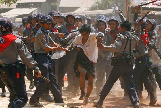  صور اهم احداث عام 2015 (1): سياسة، فن، جريمة، طرائف وكوارث الطبيعة صورة رقم 18