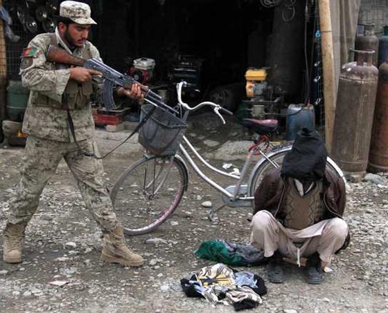  صور اهم احداث عام 2015 (1): سياسة، فن، جريمة، طرائف وكوارث الطبيعة صورة رقم 4