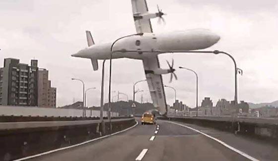  صور اهم احداث عام 2015 (1): سياسة، فن، جريمة، طرائف وكوارث الطبيعة صورة رقم 7