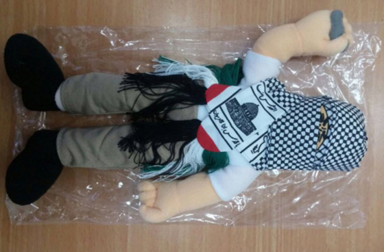 دمى فلسطينية ملثمة تستفز اسرائيل وتخرجها عن انضباطها!! صورة رقم 1