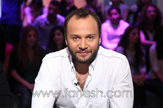 صور نادرة للنجم السوري مكسيم خليل في طفولته: براءة الطفولة بالشعر الاشقر   صورة رقم 5