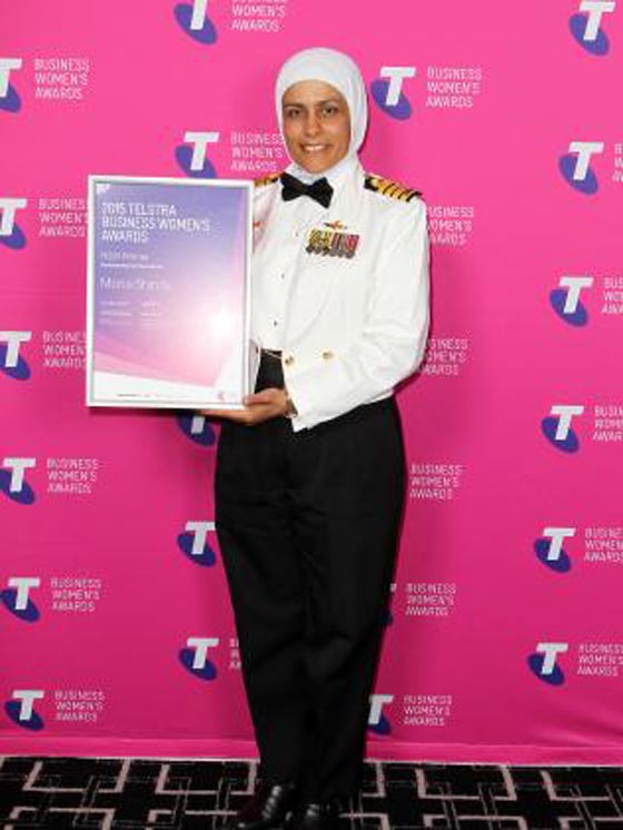 محجبة مصرية تقود وحدة الصواريخ الاسترالية.. اسمها منى شندي صورة رقم 6 محجبة مصرية تقود وحدة الصواريخ الاسترالية.. اسمها منى شندي صورة رقم 6