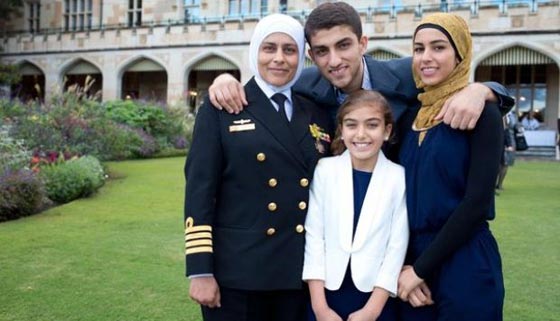 محجبة مصرية تقود وحدة الصواريخ الاسترالية.. اسمها منى شندي صورة رقم 5 محجبة مصرية تقود وحدة الصواريخ الاسترالية.. اسمها منى شندي صورة رقم 5