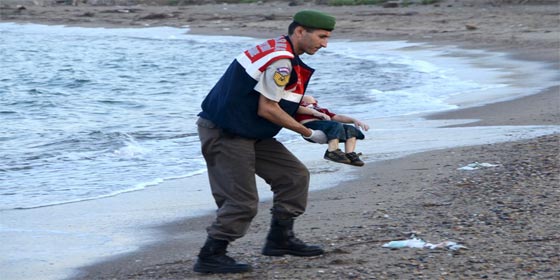 مهربو البشر الذين تسببوا بموت الطفل ايلان قد يواجهون السجن 35 عاما صورة رقم 3 مهربو البشر الذين تسببوا بموت الطفل ايلان قد يواجهون السجن 35 عاما صورة رقم 3