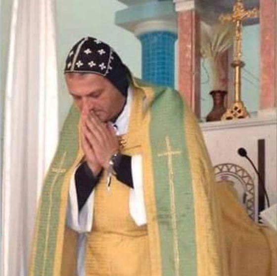 كاهن احتجزه عناصر داعش 84 يوما: خيّرت بين الموت او الاسلام صورة رقم 1 كاهن احتجزه عناصر داعش 84 يوما: خيّرت بين الموت او الاسلام صورة رقم 1