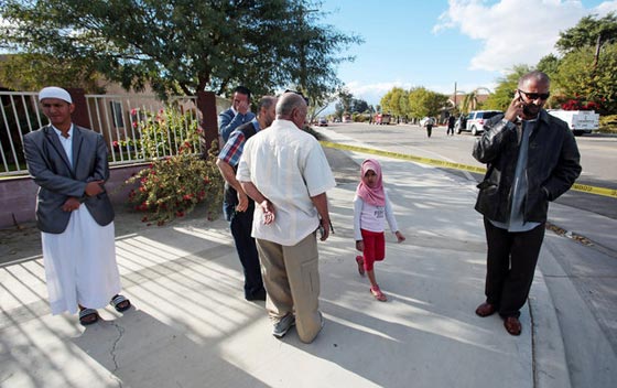 ارهاب يولد ارهابا.. بعد إلقاء رأس خنزير على باب مسجد، احراق آخر بكاليفورنيا صورة رقم 4 ارهاب يولد ارهابا.. بعد إلقاء رأس خنزير على باب مسجد، احراق آخر بكاليفورنيا صورة رقم 4