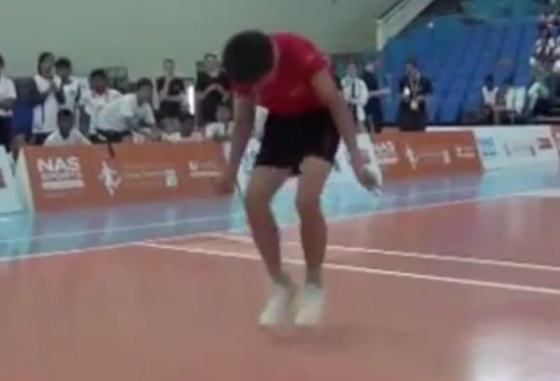 548 من الوثبات خلال 3 دقائق تمكن تلميذا صينيا من كسر  رقمين عالميين صورة رقم 3