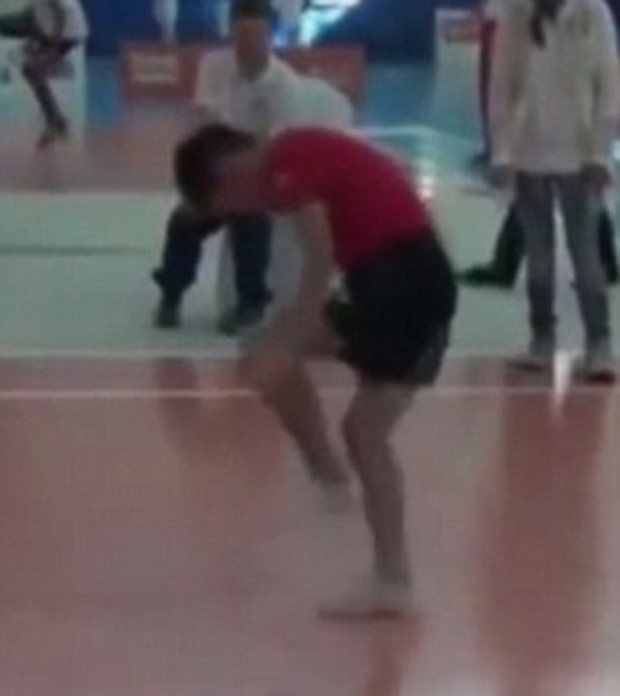 548 من الوثبات خلال 3 دقائق تمكن تلميذا صينيا من كسر  رقمين عالميين صورة رقم 5