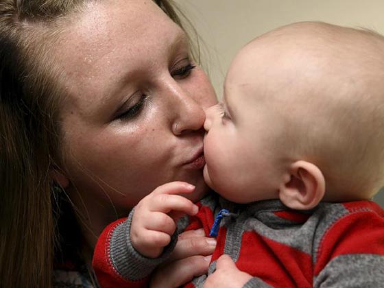 فيديو صادم.. ولادة طفل مدمن على المخدرات كل 19 دقيقة في امريكا صورة رقم 3