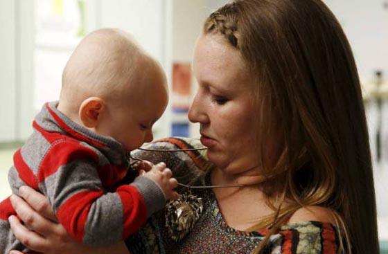 فيديو صادم.. ولادة طفل مدمن على المخدرات كل 19 دقيقة في امريكا صورة رقم 2