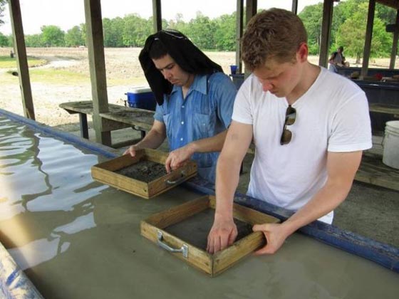 تعرف على المنجم الوحيد المفتوح أمام الناس للبحث عن الماس صورة رقم 11