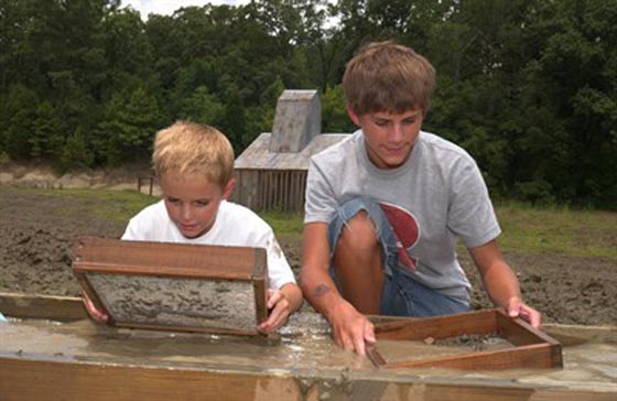 تعرف على المنجم الوحيد المفتوح أمام الناس للبحث عن الماس صورة رقم 13