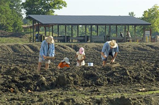تعرف على المنجم الوحيد المفتوح أمام الناس للبحث عن الماس صورة رقم 3