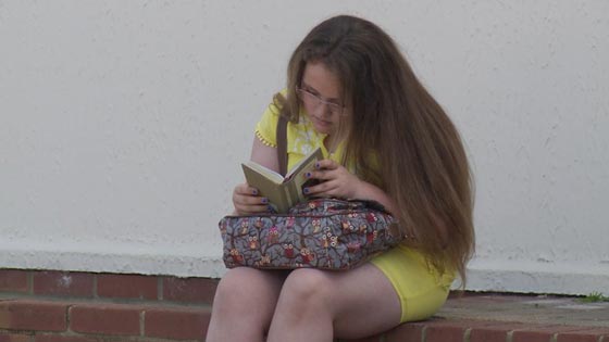 طفلة غجرية تتفوق على اينشتاين وهوكينغ بنقطتين في الذكاء صورة رقم 3