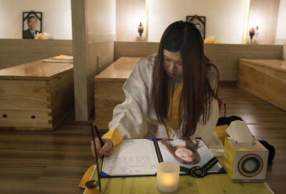 كوريا الجنونية.. أحياء يشاركون في تشييع جنازاتهم للشعور بمعنى الحياة! صورة رقم 6