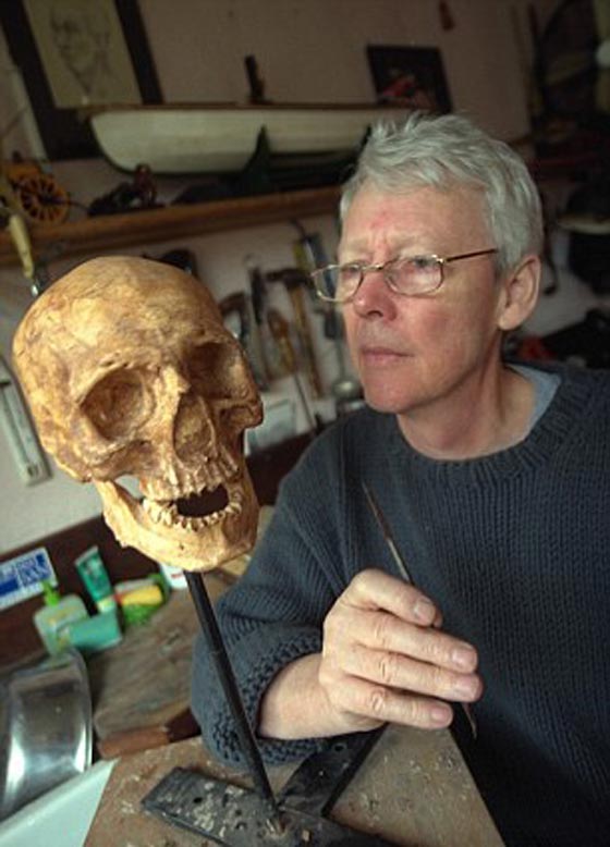 معتمدا على الانجيل.. خبير يكشف عن الوجه الحقيقي للمسيح، اسمر وذو شعر اجعد صورة رقم 4