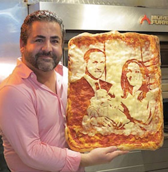 صور  بيتزا ابتكرها طباخ فنان لجلب الزبائن والرواد صورة رقم 2