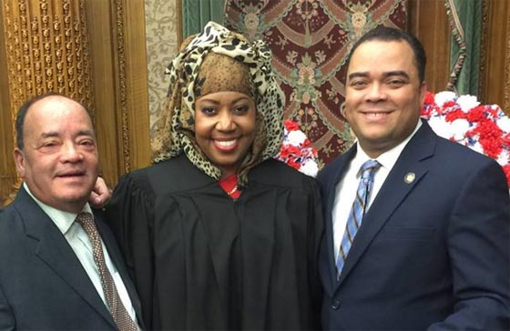 لأول مرة في الولايات المتحدة... محجبة مسلمة تتسلم منصب قاضية صورة رقم 3