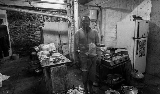 مصور جزائري يوثق معاناة المهاجرين مستعينا بالاشباح صورة رقم 3