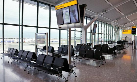 رجل بملامح عربية يطعن نفسه في مطار لندن ويثير حالة ذعر صورة رقم 5 رجل بملامح عربية يطعن نفسه في مطار لندن ويثير حالة ذعر صورة رقم 5