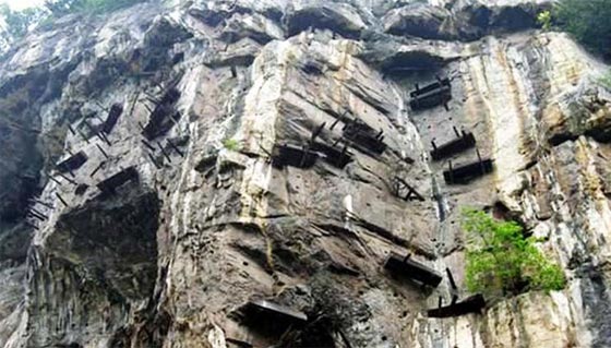  اكتشاف مقبرة التوابيت المعلقة في الصين صورة رقم 1