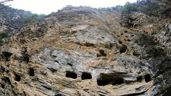  اكتشاف مقبرة التوابيت المعلقة في الصين صورة رقم 2