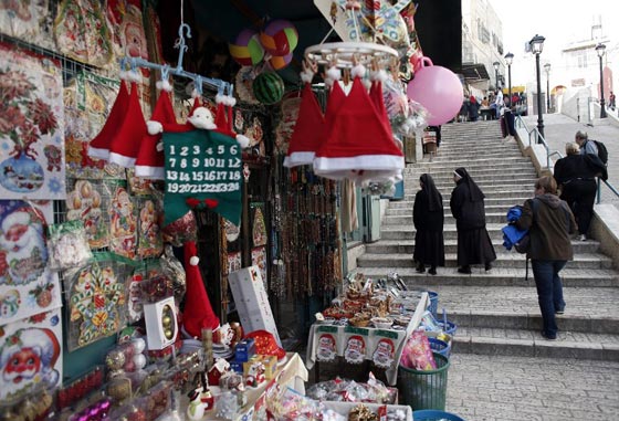 لا سلام ولا مسرة في ارض المهد وبابا نويل لا يسلم من رصاص الاحتلال صورة رقم 18 لا سلام ولا مسرة في ارض المهد وبابا نويل لا يسلم من رصاص الاحتلال صورة رقم 18